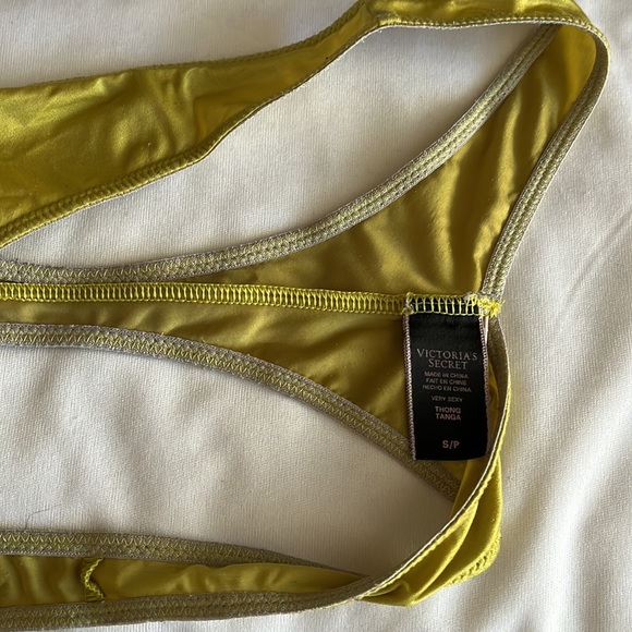 Victorias Secret - Picture 3 of 4